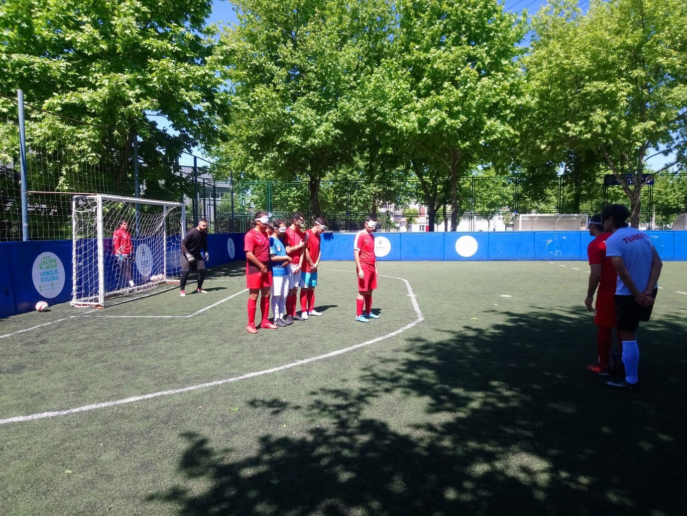 Sesi Görenler, Avrupa Şampiyonası’nın son hazırlığını Bursa’da yapıyor Görme Engelliler Spor Federasyonu bünyesindeki Sesi Görenler Milli Takımı, Avrupa Futbol Şampiyonası öncesi son hazırlıklarını Bursa’da yapıyor ...