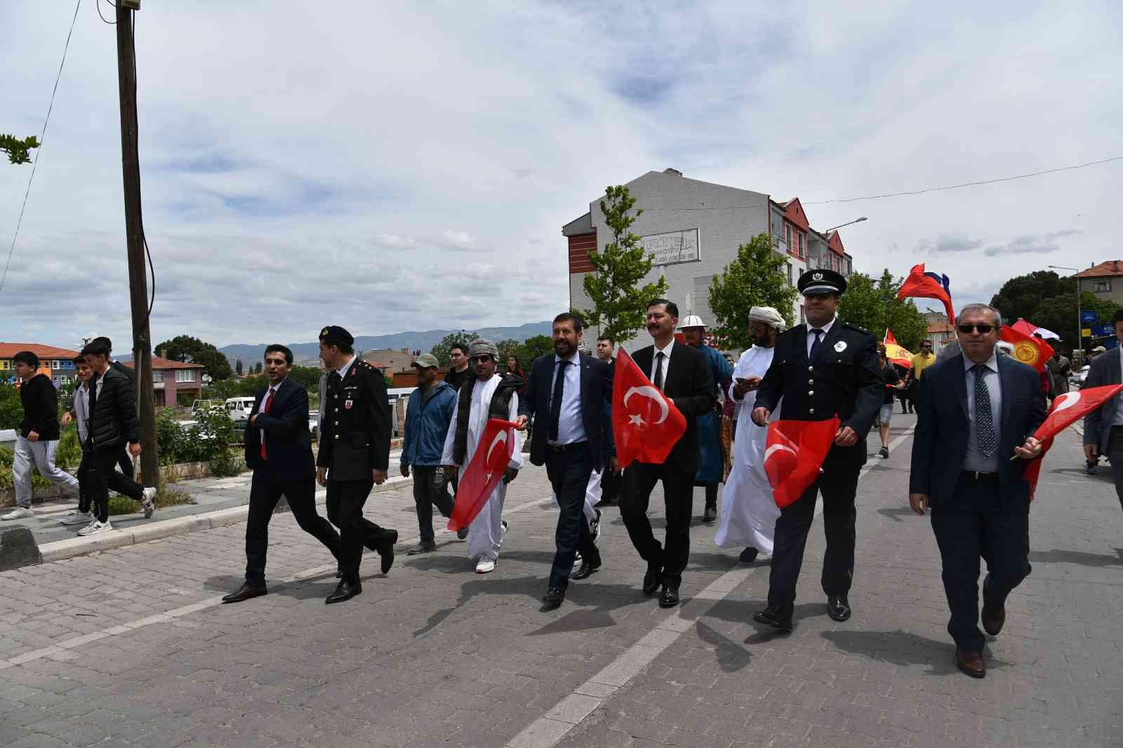 Balıkesir’in Sındırgı ilçesinde 19 Mayıs Atatürk’ü Anma Gençlik ve Spor Bayramı coşkusu 35 ülkenin katıldığı uluslararası kortejle renklendi. 20 ...