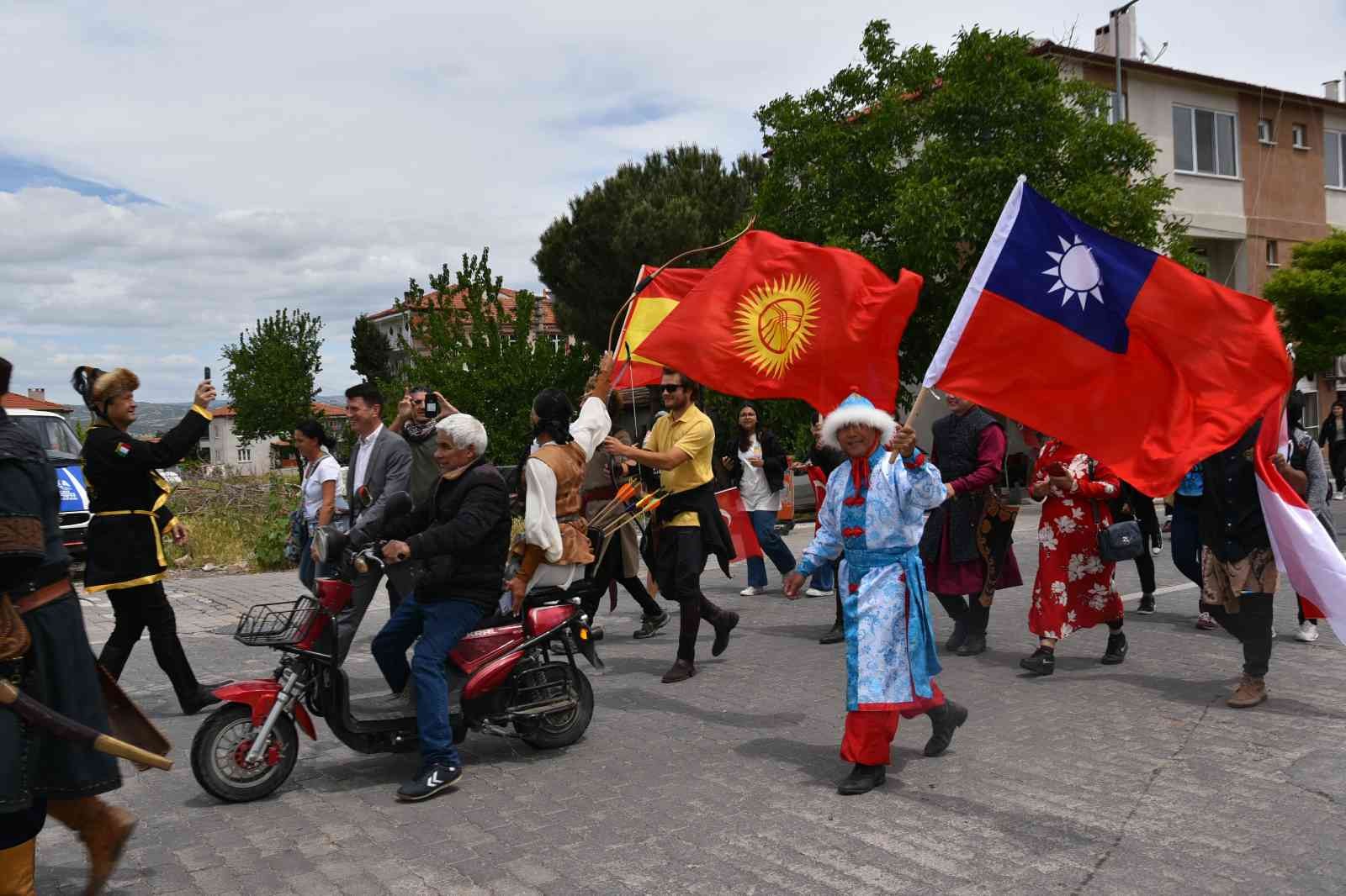 Balıkesir’in Sındırgı ilçesinde 19 Mayıs Atatürk’ü Anma Gençlik ve Spor Bayramı coşkusu 35 ülkenin katıldığı uluslararası kortejle renklendi. 20 ...
