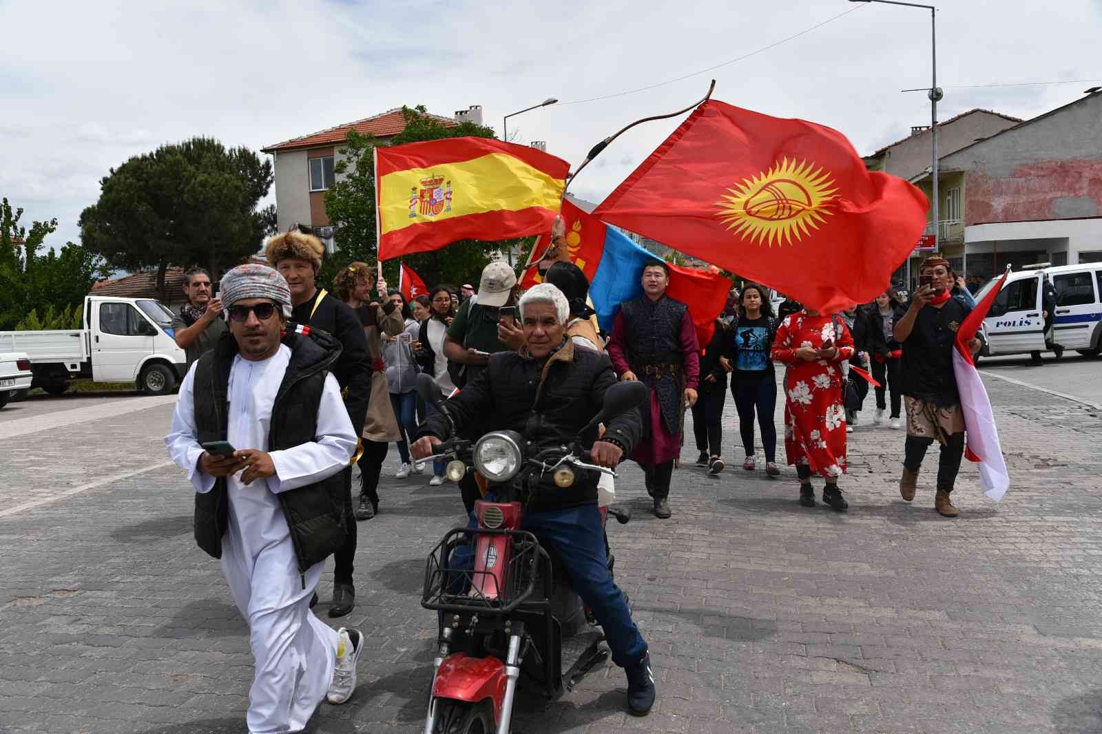 Balıkesir’in Sındırgı ilçesinde 19 Mayıs Atatürk’ü Anma Gençlik ve Spor Bayramı coşkusu 35 ülkenin katıldığı uluslararası kortejle renklendi. 20 ...