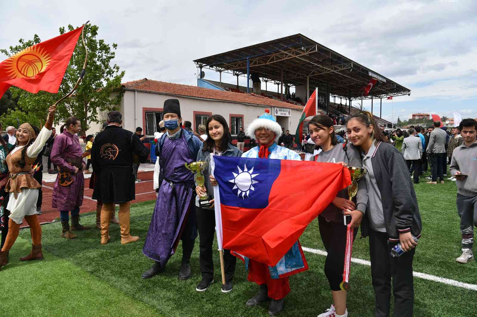 Balıkesir’in Sındırgı ilçesinde 19 Mayıs Atatürk’ü Anma Gençlik ve Spor Bayramı coşkusu 35 ülkenin katıldığı uluslararası kortejle renklendi. 20 ...