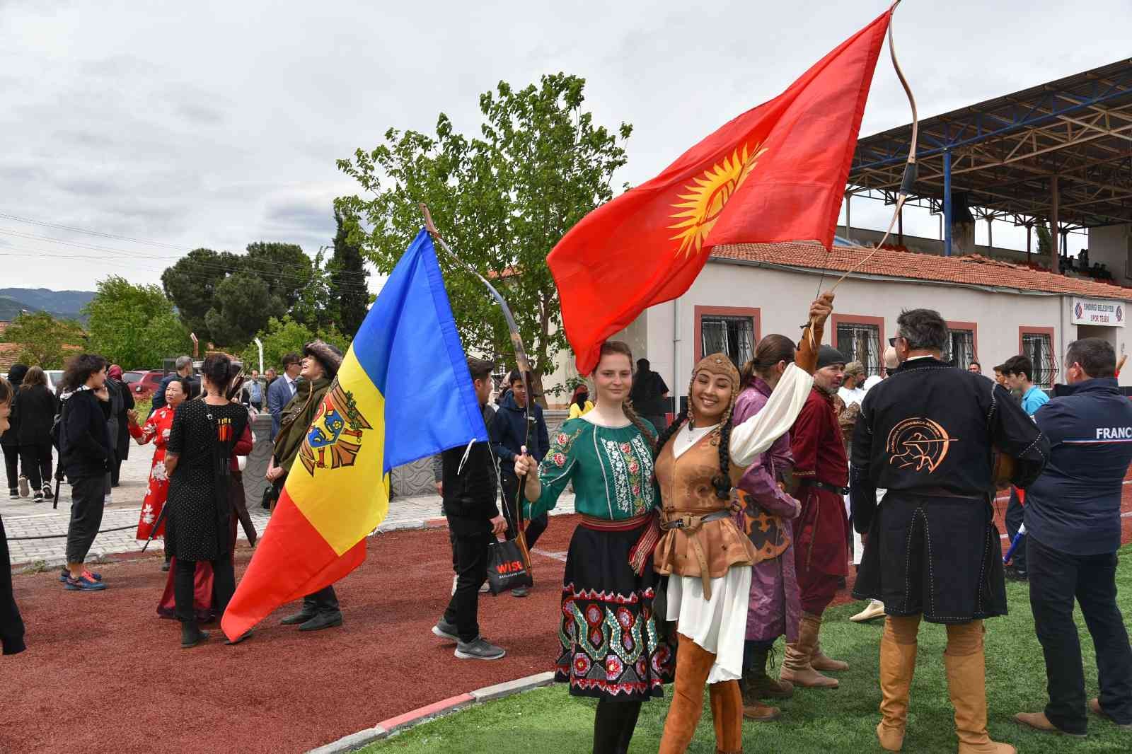 Balıkesir’in Sındırgı ilçesinde 19 Mayıs Atatürk’ü Anma Gençlik ve Spor Bayramı coşkusu 35 ülkenin katıldığı uluslararası kortejle renklendi. 20 ...