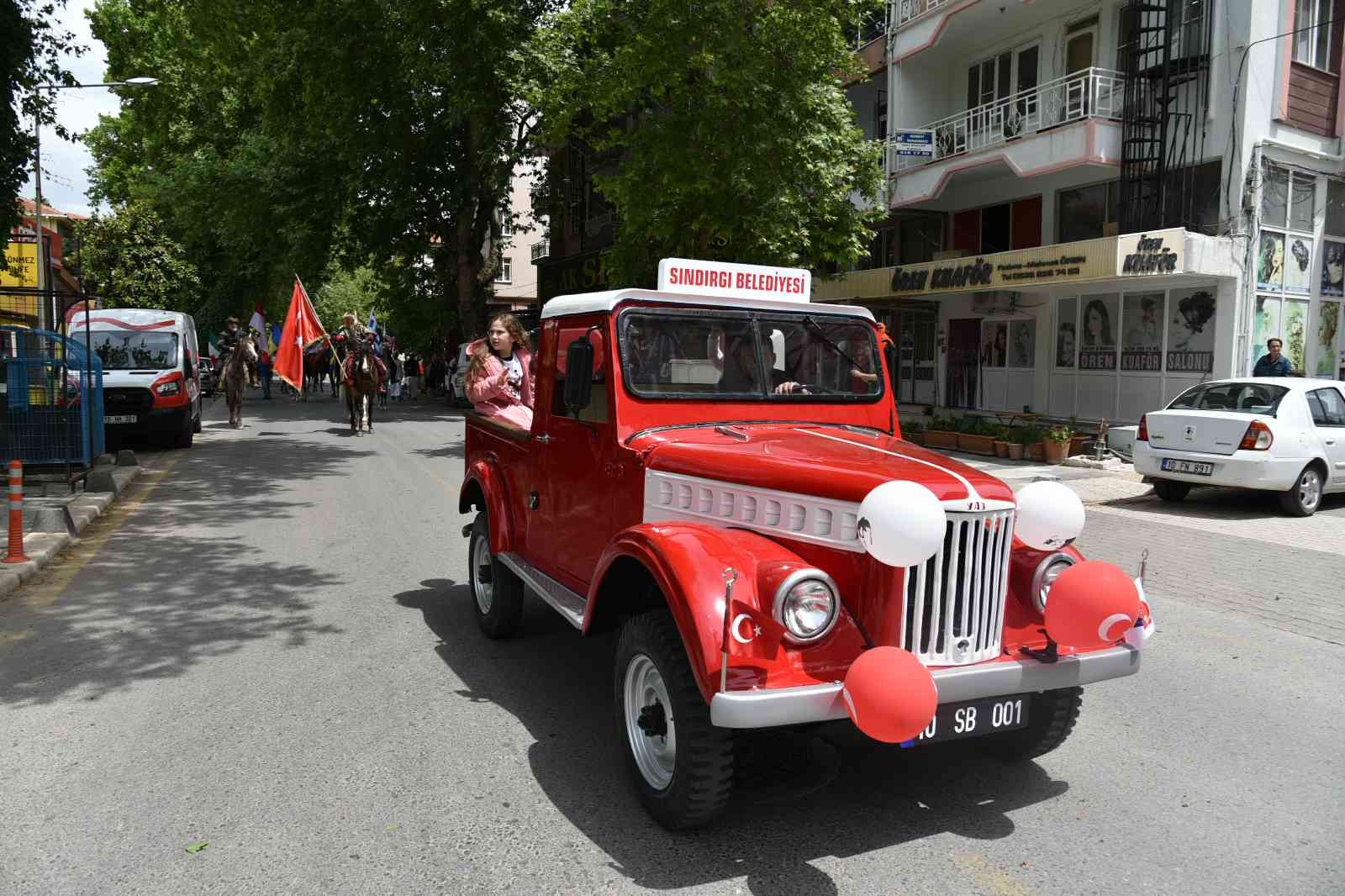Balıkesir’in Sındırgı ilçesinde 19 Mayıs Atatürk’ü Anma Gençlik ve Spor Bayramı coşkusu 35 ülkenin katıldığı uluslararası kortejle renklendi. 20 ...