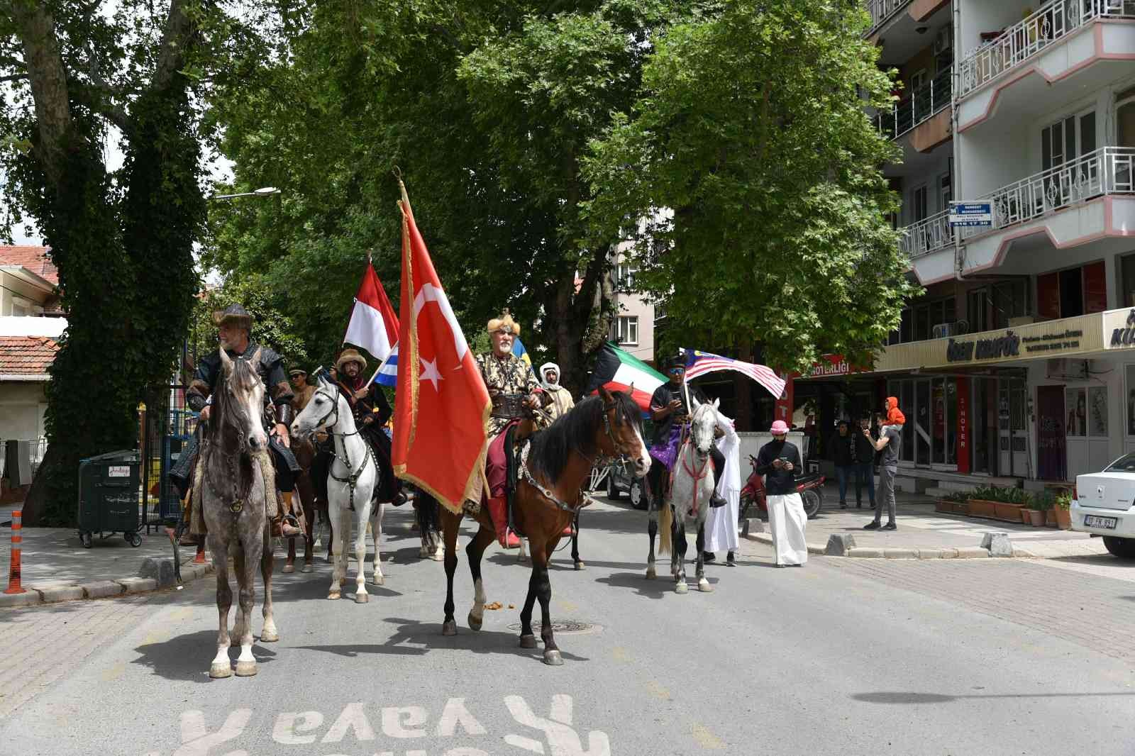Balıkesir’in Sındırgı ilçesinde 19 Mayıs Atatürk’ü Anma Gençlik ve Spor Bayramı coşkusu 35 ülkenin katıldığı uluslararası kortejle renklendi. 20 ...