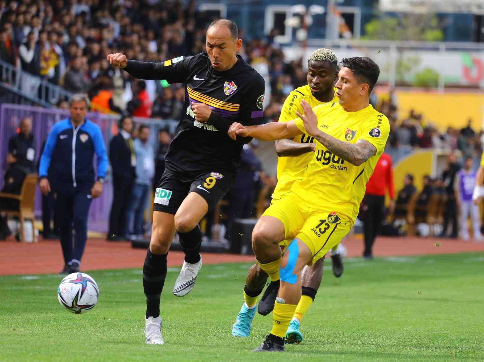 Spor Toto 1. Lig’in 35. haftasında Eyüpspor, sahasında karşılaştığı İstanbulspor’a 2-1’lik skorla mağlup oldu. Maçtan dakikalar 7. dakikada ...