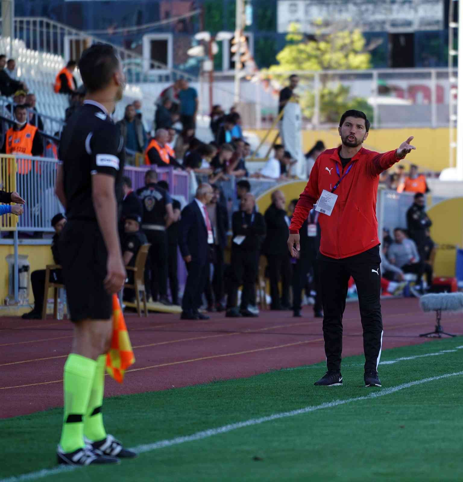 Spor Toto 1. Lig’in son haftasında Tuzlaspor, sahasında Samsunspor’a 4-2’lik skorla mağlup oldu. Maçtan dakikalar 5. dakikada ceza sahası içi ...