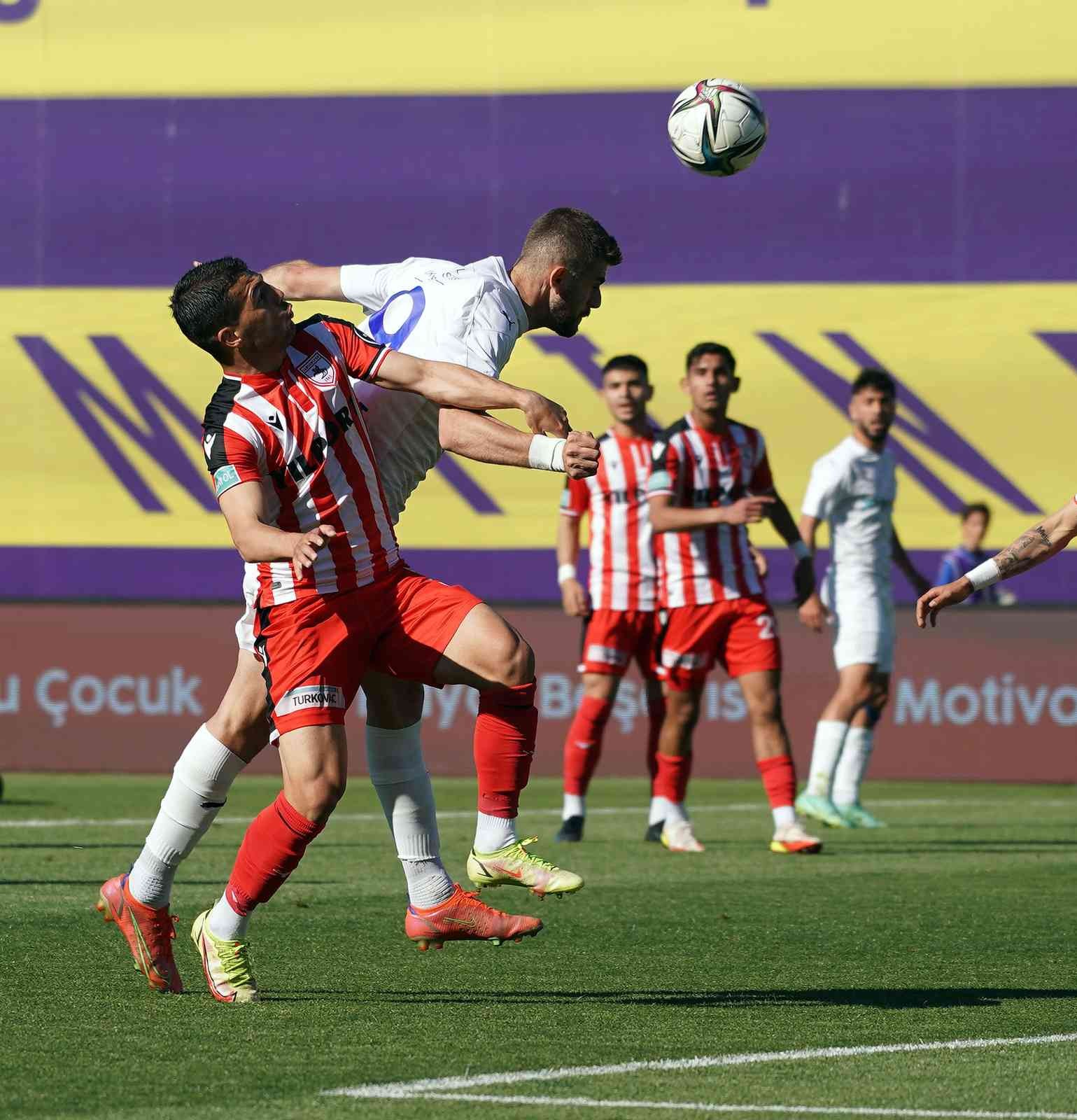 Spor Toto 1. Lig’in son haftasında Tuzlaspor, sahasında Samsunspor’a 4-2’lik skorla mağlup oldu. Maçtan dakikalar 5. dakikada ceza sahası içi ...