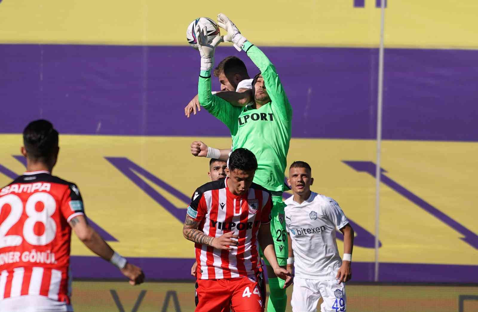 Spor Toto 1. Lig’in son haftasında Tuzlaspor, sahasında Samsunspor’a 4-2’lik skorla mağlup oldu. Maçtan dakikalar 5. dakikada ceza sahası içi ...
