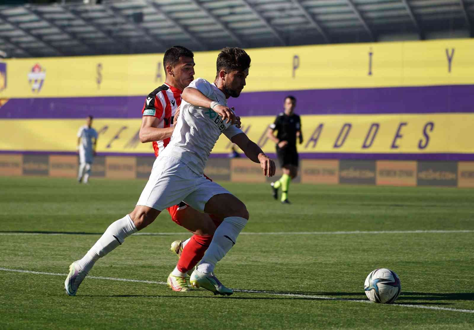 Spor Toto 1. Lig’in son haftasında Tuzlaspor, sahasında Samsunspor’a 4-2’lik skorla mağlup oldu. Maçtan dakikalar 5. dakikada ceza sahası içi ...