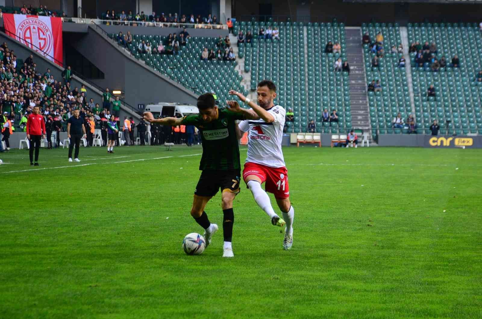 Spor Toto 1. Lig’de play-off ve küme düşme hattında heyecan arttı Spor Toto 1. Lig’in 36. haftasında alınan sonuçların ardından play-off ve küme düşme hattında heyecan arttı. Spor Toto 1. Lig’de 36. hafta geride ...