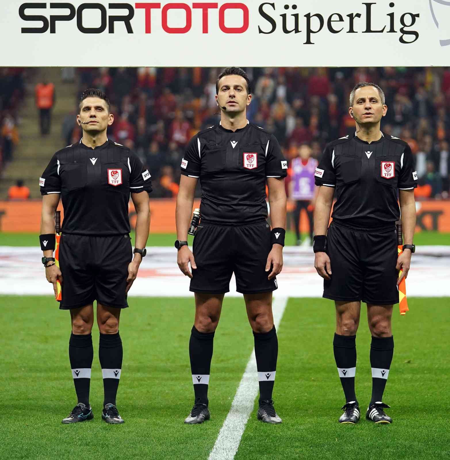 Spor Toto Süper Lig: Galatasaray: 1 - Sivasspor: 0 (Maç devam ediyor) Spor Toto Süper Lig’in 35. haftasında Galatasaray, Sivasspor’u konuk ediyor. Mücadelenin 15 dakikası sarı-kırmızılı ekibin 1-0 üstünlüğü ile ...