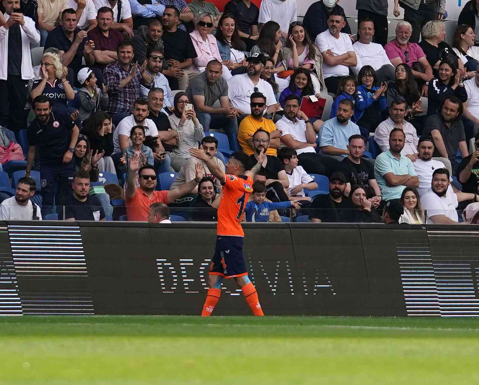 Spor Toto Süper Lig’in 38. ve son haftasında Medipol Başakşehir evinde Trabzonspor ile karşılaşıyor. Mücadelenin ilk yarısı turuncu ...