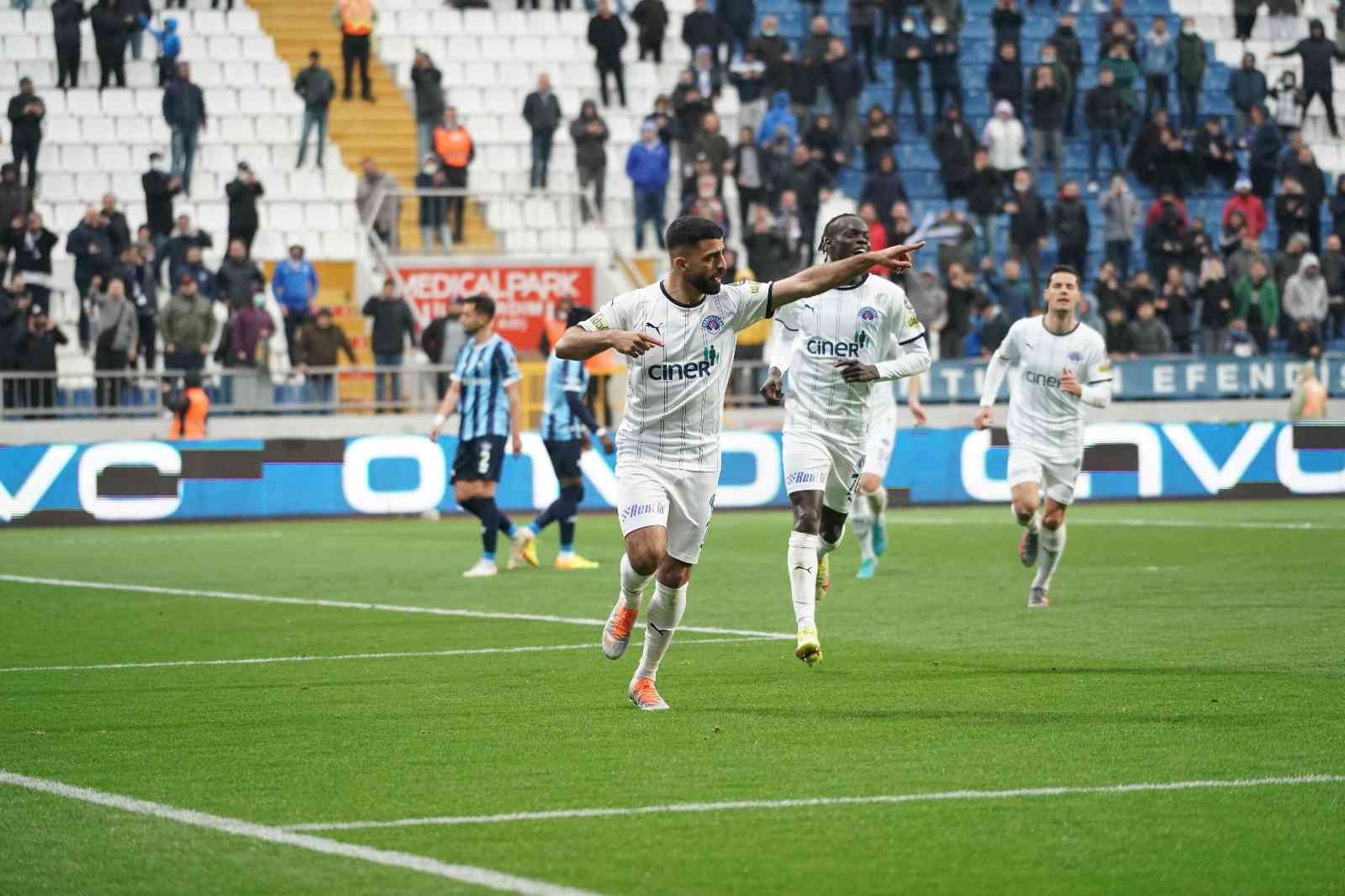 Umut Bozok, Süper Lig’i 20 golle tamamlayarak 2021-2022 sezonunu gol kralı oldu. Bozok, Süper Lig’de 2012-2013 sezonunda Burak Yılmaz’ın elde ...