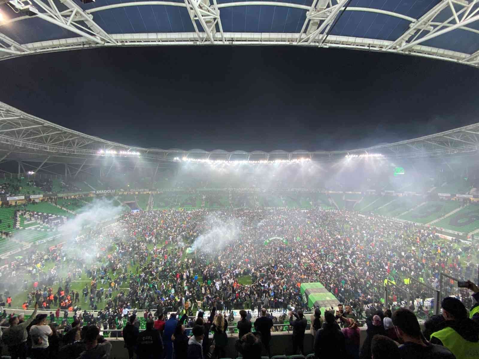 TFF 2. Lig’i geride bırakarak Spor Toto 1. Lig’e yükselen Sakaryaspor, ligin 37. haftasında Kahramanmaraşspor ile sahasında oynadığı karşılaşma ...