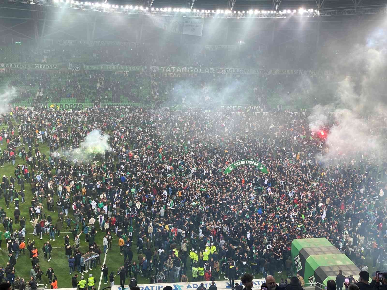 TFF 2. Lig’i geride bırakarak Spor Toto 1. Lig’e yükselen Sakaryaspor, ligin 37. haftasında Kahramanmaraşspor ile sahasında oynadığı karşılaşma ...