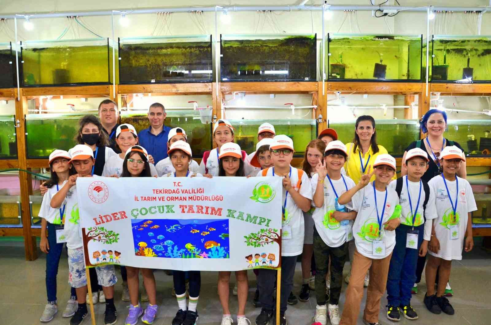 Tekirdağ İl Tarım ve Orman Müdürlüğü tarafından yürütülen ‘Lider Çocuk Tarım Kampı’, öğrencileri tarım ve hayvancılık konularında bilgilendiriyor ...