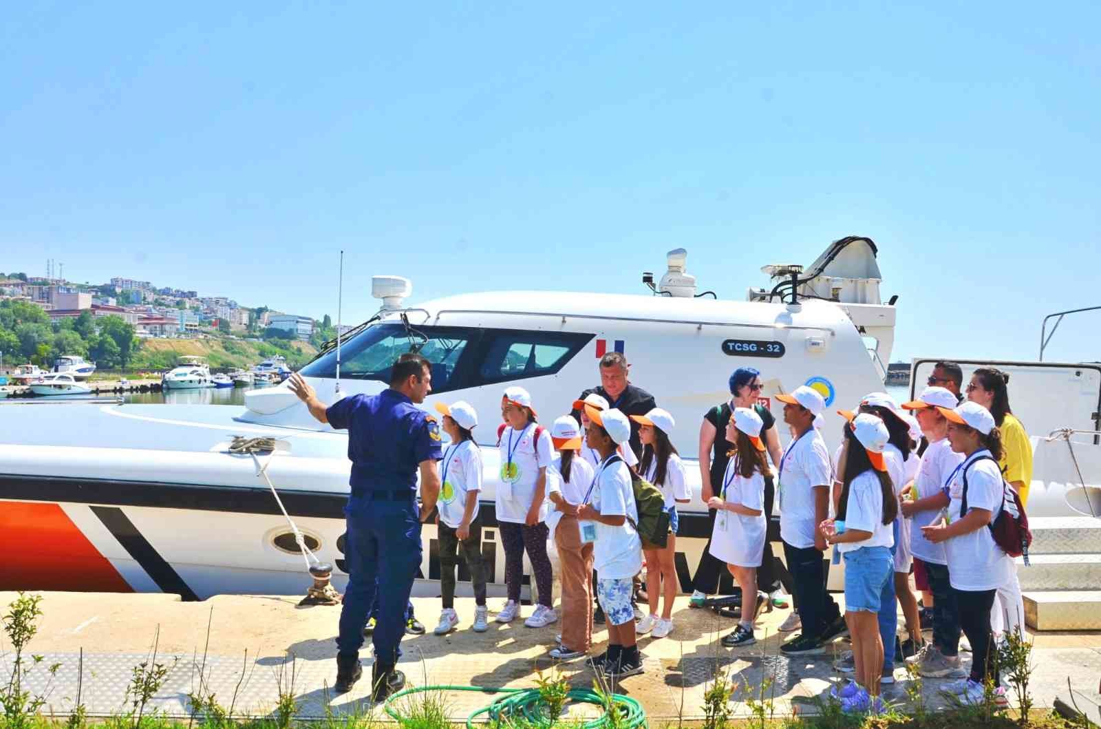 Tekirdağ İl Tarım ve Orman Müdürlüğü tarafından yürütülen ‘Lider Çocuk Tarım Kampı’, öğrencileri tarım ve hayvancılık konularında bilgilendiriyor ...