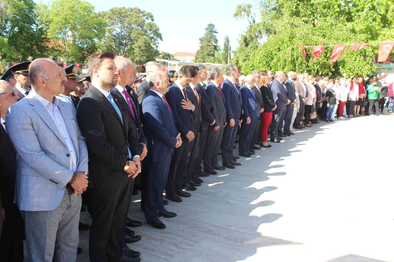 Tekirdağ’da 19 Mayıs coşkusu 19 Mayıs Atatürk’ü Anma, Gençlik ve Spor Bayramı Tekirdağ’da coşkuyla kutlandı. 19 Mayıs Atatürk’ü Anma, Gençlik ve Spor Bayramı kutlamaları ...