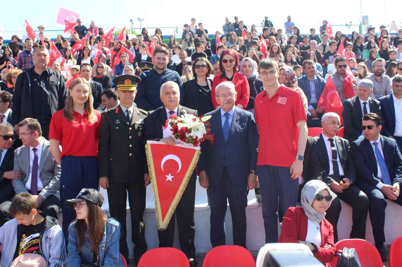 Tekirdağ’da 19 Mayıs coşkusu 19 Mayıs Atatürk’ü Anma, Gençlik ve Spor Bayramı Tekirdağ’da coşkuyla kutlandı. 19 Mayıs Atatürk’ü Anma, Gençlik ve Spor Bayramı kutlamaları ...