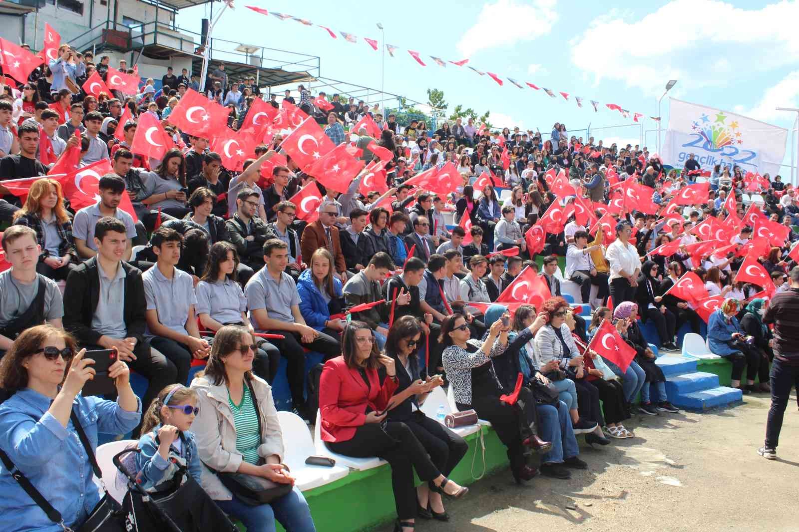 Tekirdağ’da 19 Mayıs coşkusu 19 Mayıs Atatürk’ü Anma, Gençlik ve Spor Bayramı Tekirdağ’da coşkuyla kutlandı. 19 Mayıs Atatürk’ü Anma, Gençlik ve Spor Bayramı kutlamaları ...