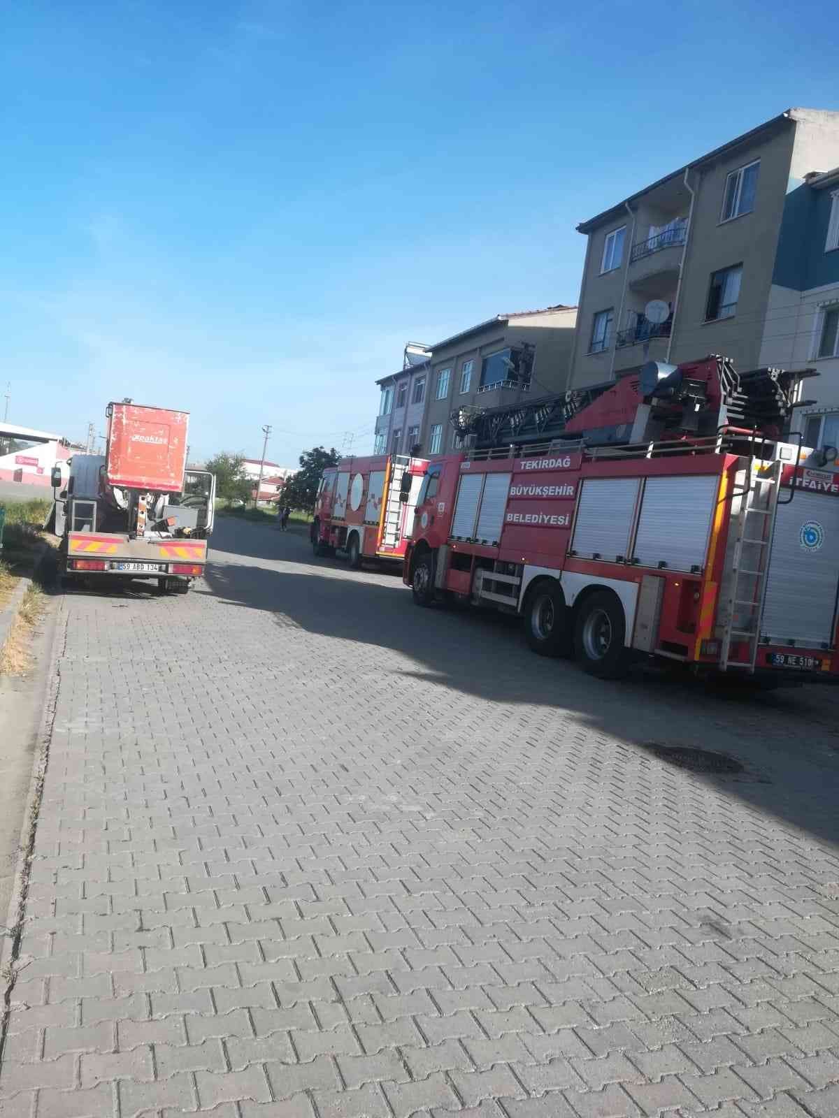 Tekirdağ’da ev yangını Tekirdağ’ın Muratlı ilçesinde bir dairede çıkan yangın, itfaiye ekiplerinin hızlı müdahalesi ile büyümeden söndürüldü. Olay, sabah saatlerinde ...