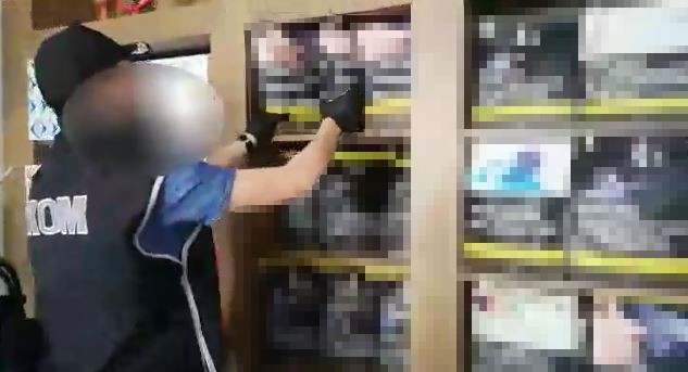 Tekirdağ’da kaçakçılık operasyonu: Sahte alkol ve binlerce malzeme ele geçirildi Tekirdağ’da kaçakçılık operasyonunda binlerce makaron, sahte alkol ve tütün ele geçirildi. Tekirdağ Cumhuriyet Başsavcılığı koordinesinde İl ...