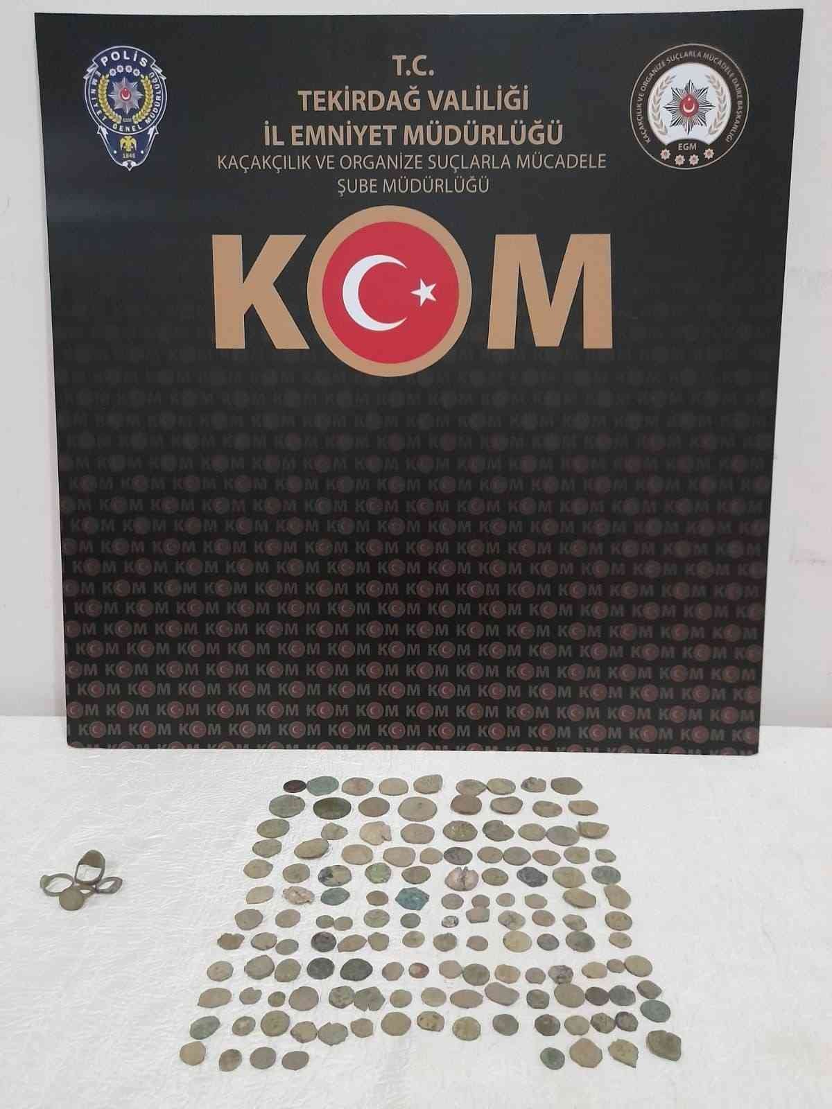 Tekirdağ’da tarihi eser operasyonu: 138 parça ele geçirildi Tekirdağ’ın Süleymanpaşa ilçesinde düzenlenen tarihi eser operasyonunda 138 parça tarihi eser obje niteliğinde parça ele geçirildi. Tekirdağ ...