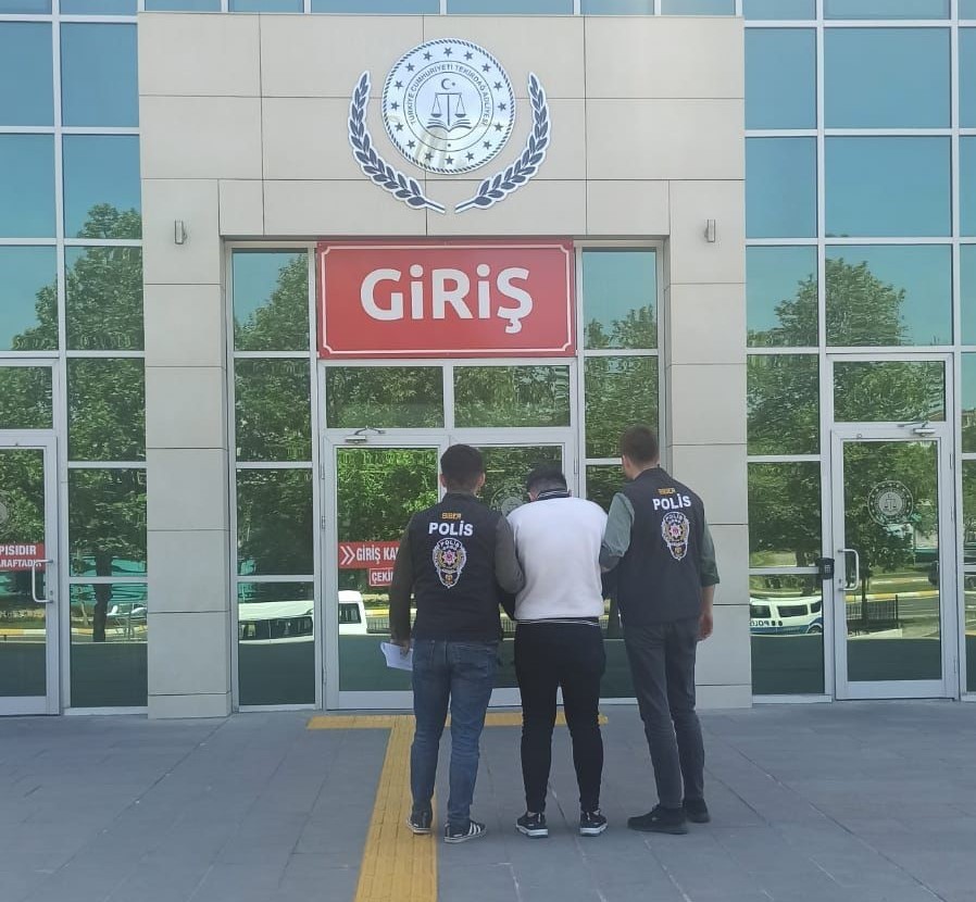 Tekirdağ’da yasa dışı bahis operasyonunda 12 gözaltı Tekirdağ genelinde gerçekleştirilen yasa dışı bahis operasyonunda 12 kişi yakalandı. Tekirdağ İl Emniyet Müdürlüğü Siber Suçlarla Mücadele ...