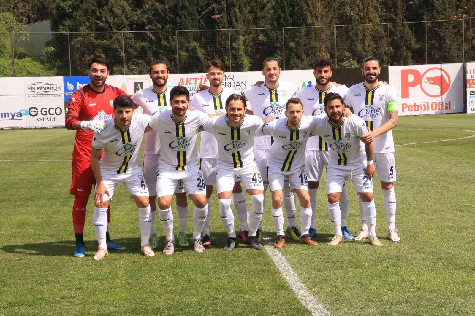 TFF 3. Lig: Belediye Derincespor: 1 - Fethiyespor: 1 TFF 3. Lig 3. Grup 34. hafta maçında play-off umuduyla çıkan Belediye Derincespor, Fethiyespor’u ağırladı. İlk yarısı golsüz geçen karşılaşma 1-1 ...