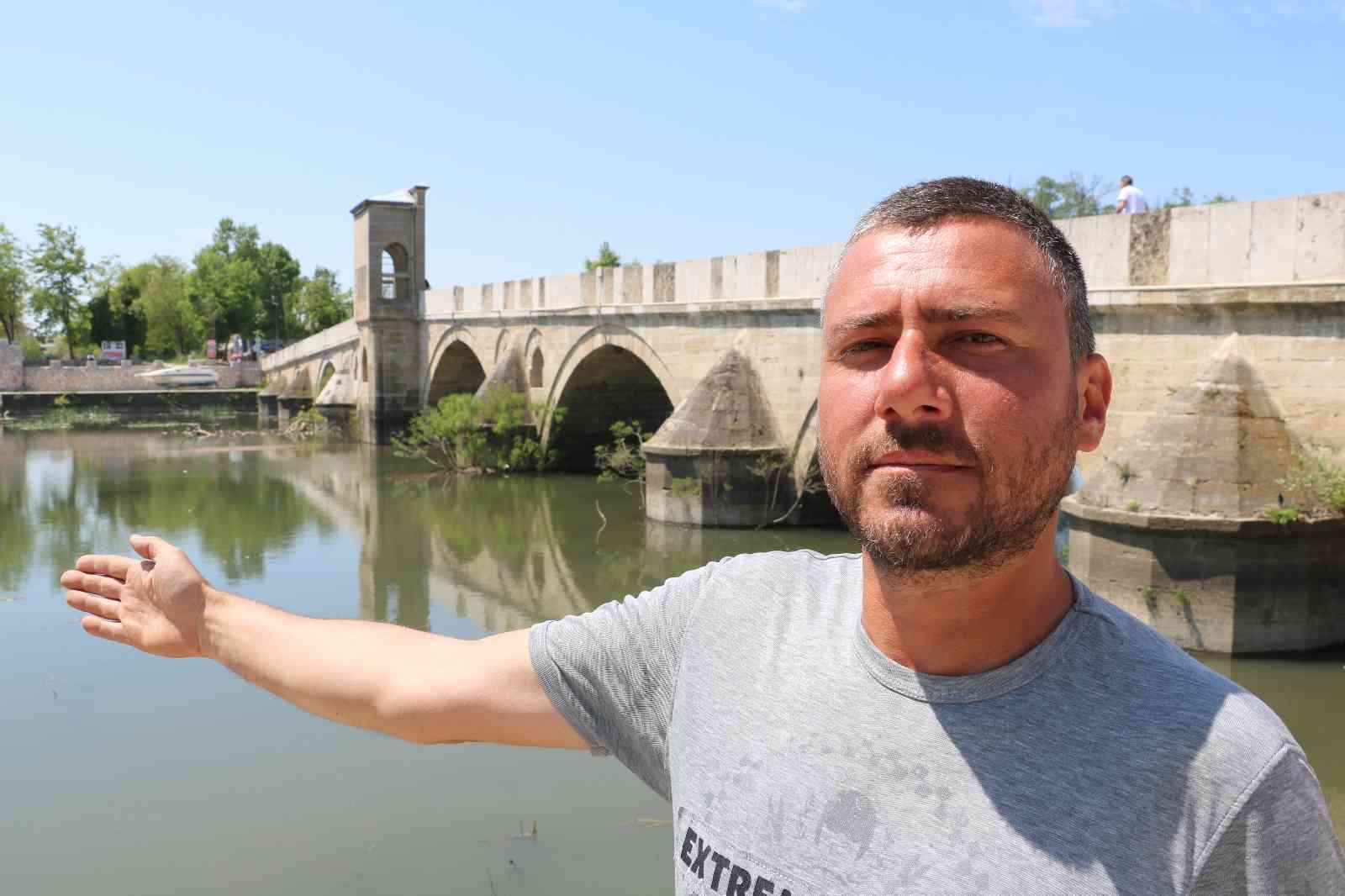 Tunca Nehrinin debisi düştü, çöpler ortaya çıktı EDİRNE (İHA) – Edirne’de binlerce tarım arazisinin sulama ihtiyacını karşılayan Tunca Nehrinin su seviyesi düştü, çöpler ortaya çıktı. Bölge ...