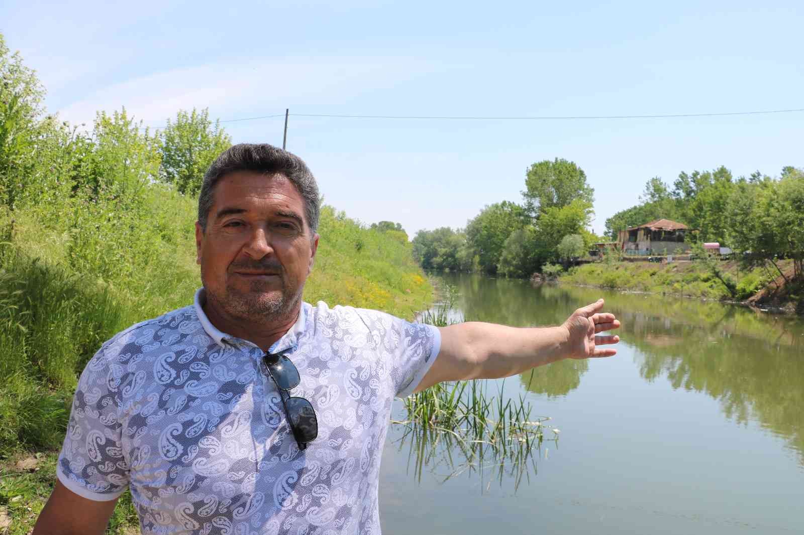 Tunca Nehrinin debisi düştü, çöpler ortaya çıktı EDİRNE (İHA) – Edirne’de binlerce tarım arazisinin sulama ihtiyacını karşılayan Tunca Nehrinin su seviyesi düştü, çöpler ortaya çıktı. Bölge ...