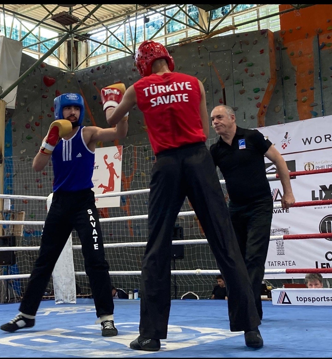 Türkiye Savate Milli Takımı’ndan büyük başarı! Savate Milli Takım sporcusu Yusuf Kurtal, Combat Dünya Cup Şampiyonu ve Assaut 2.’si olarak 1 altın, 1 gümüş madalya kazandı. Savate World Combat ...