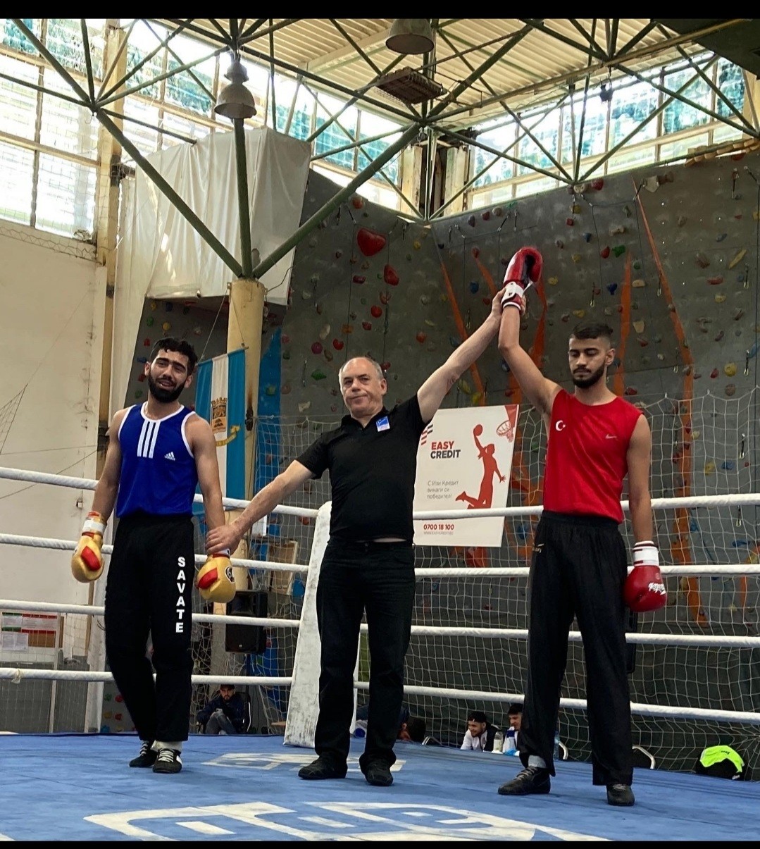 Türkiye Savate Milli Takımı’ndan büyük başarı! Savate Milli Takım sporcusu Yusuf Kurtal, Combat Dünya Cup Şampiyonu ve Assaut 2.’si olarak 1 altın, 1 gümüş madalya kazandı. Savate World Combat ...
