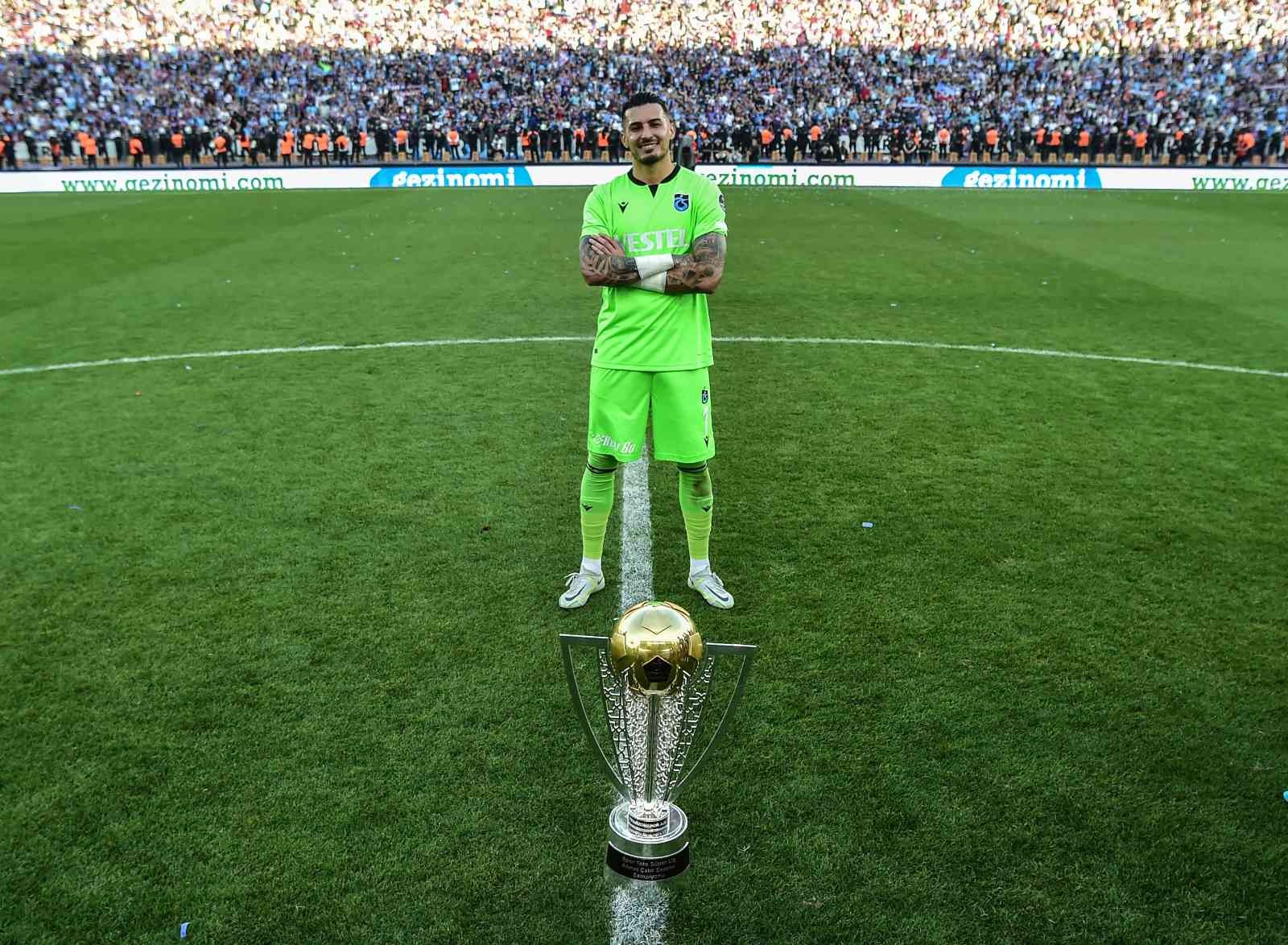 Uğurcan Çakır oynamak istediği ligi açıkladı! Trabzonspor’un başarılı kalecisi Uğurcan Çakır, kariyerine Avrupa’da devam etmek istediğini, gönlünden geçen ligin ise Premier Lig olduğunu ...