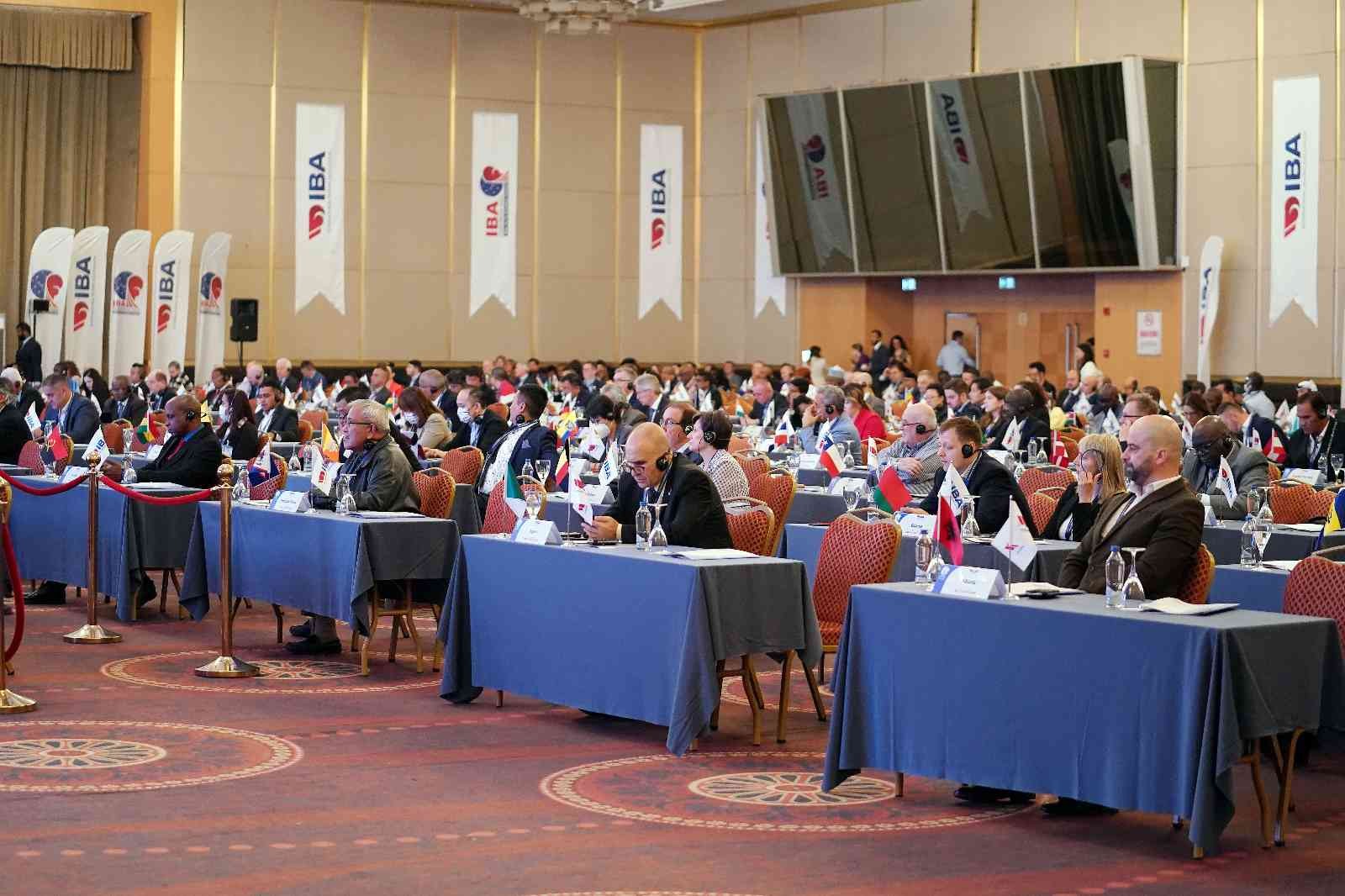 İki gün sürecek olan Uluslararası Boks Birliği (IBA) Olağanüstü Kongresi’nde ilk gün tamamlandı. Kongreye katılabilme hakkı olan 165 üye ülkeden ...