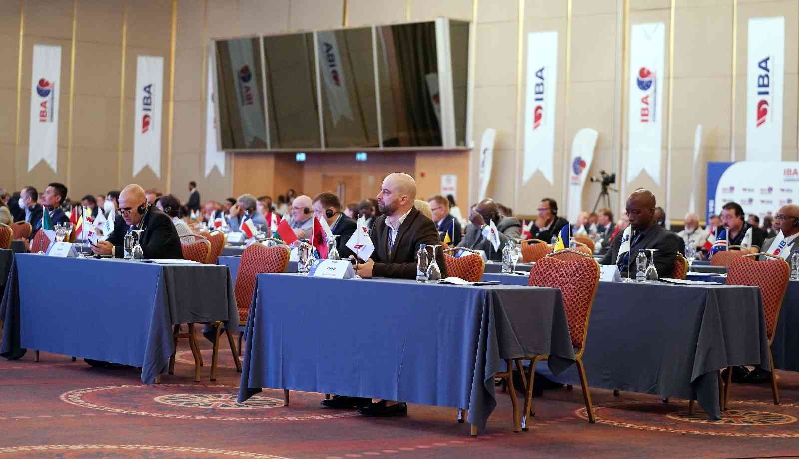 İki gün sürecek olan Uluslararası Boks Birliği (IBA) Olağanüstü Kongresi’nde ilk gün tamamlandı. Kongreye katılabilme hakkı olan 165 üye ülkeden ...
