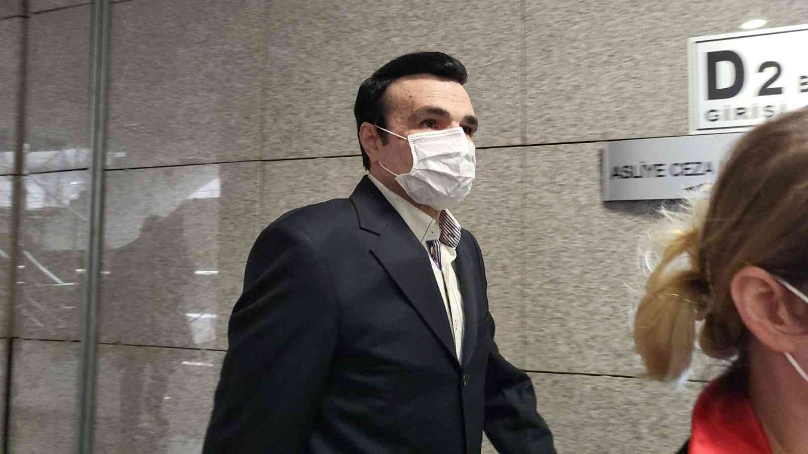 Türkücü Ferhat Güzel ile sevgilisi Nurten Aksoy, darp iddiasıyla karşılıklı birbirinden şikayetçi oldukları davada hakim karşısına çıktılar ...