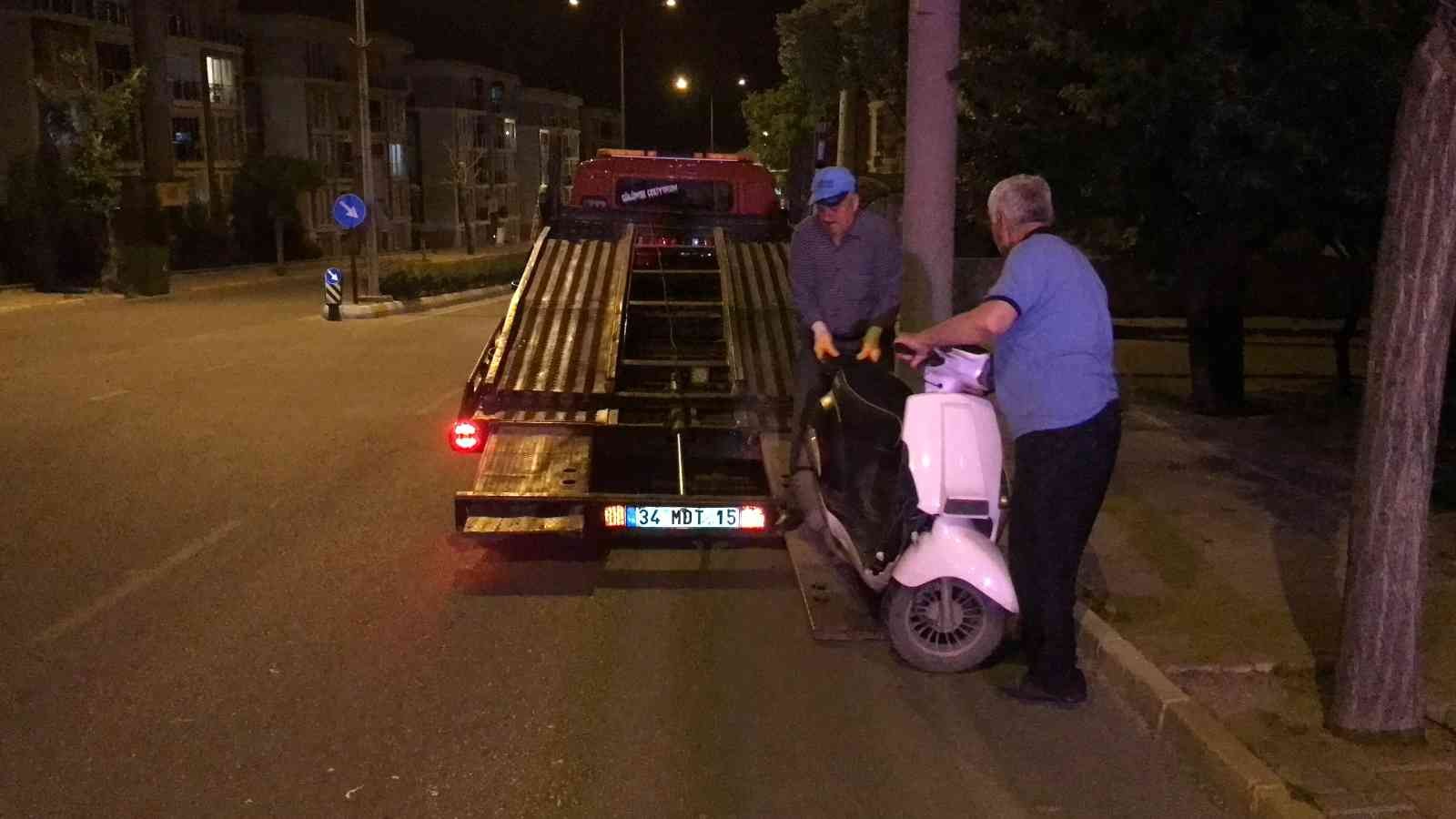 Uzunköprü’de elektrik direğine çarpan motosikletin sürücüsü yaralandı Edirne’nin Uzunköprü ilçesinde otomobilin sıkıştırdığı motosiklet elektrik direğine çarptı. Sürücü kazada yaralandı. Edinilen bilgiye göre kaza ...