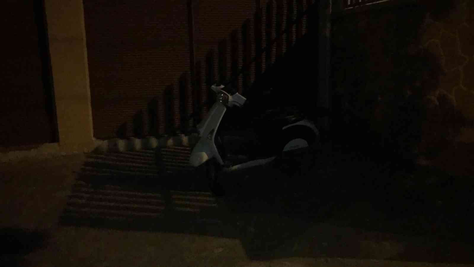 Uzunköprü’de elektrik direğine çarpan motosikletin sürücüsü yaralandı Edirne’nin Uzunköprü ilçesinde otomobilin sıkıştırdığı motosiklet elektrik direğine çarptı. Sürücü kazada yaralandı. Edinilen bilgiye göre kaza ...