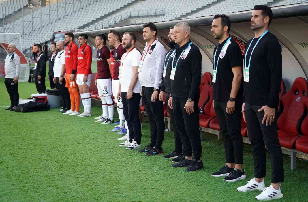 volkan-demirelden-alanyaspor-karsinda-2-degisiklik-62bpyEX3.jpg