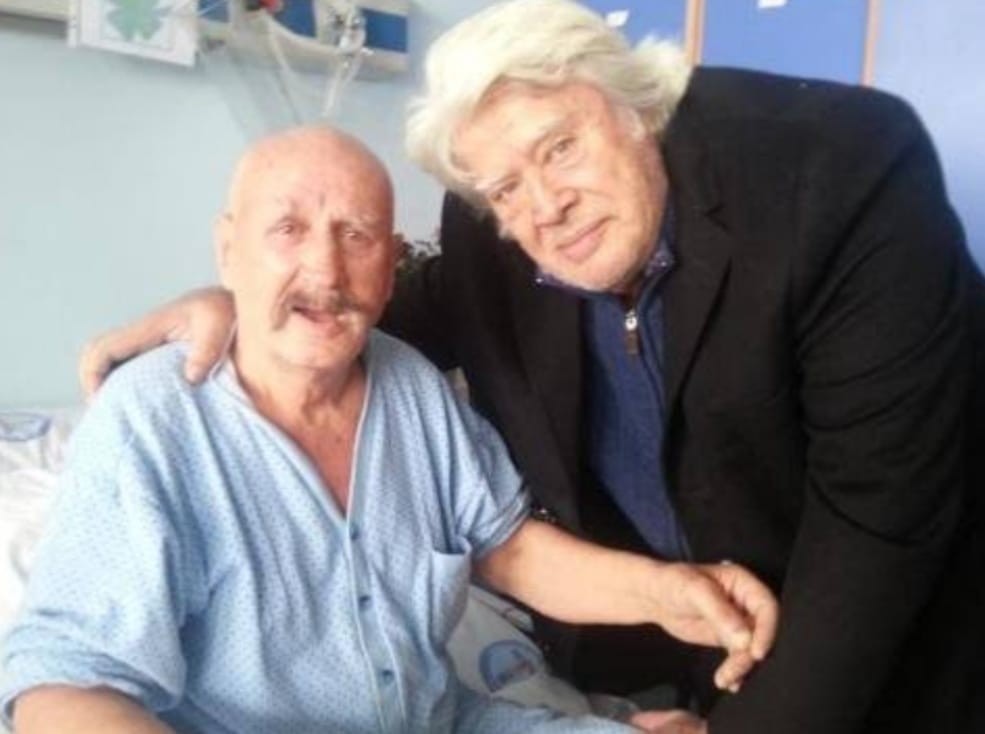 Yeşilçam’ın emektar oyuncusu son yolculuğuna uğurladı Yeşilçam filmlerinin unutulmaz karakterlerini canlandıran emektar oyuncu Kadir Kök, Kocaeli’nin Gebze ilçesinde toprağa verildi. Türk sinemasında ...