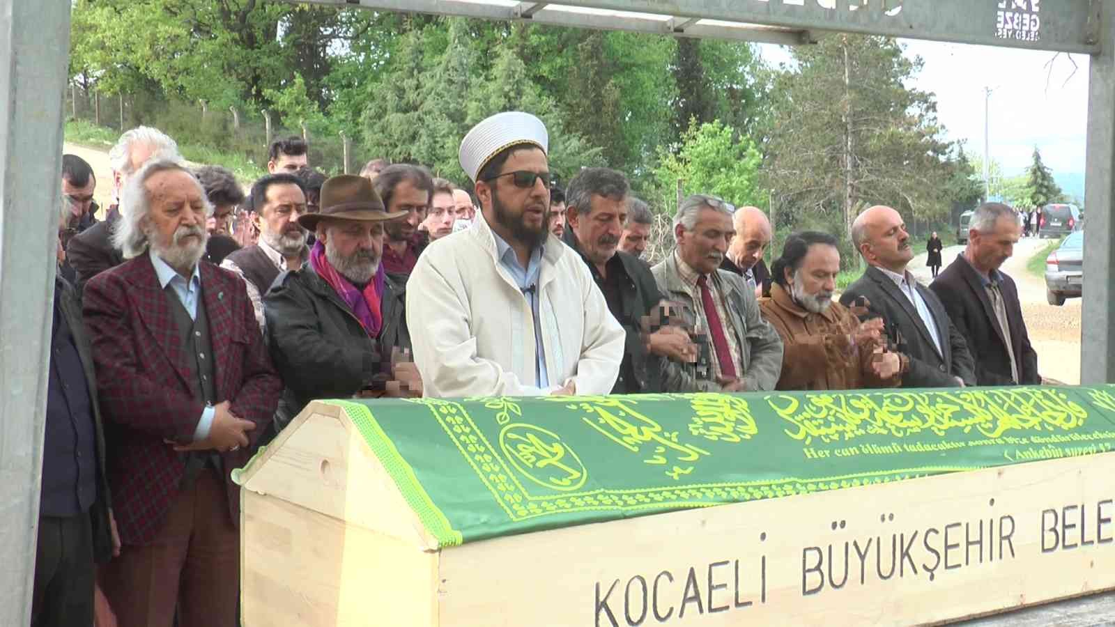 Yeşilçam’ın emektar oyuncusu son yolculuğuna uğurladı Yeşilçam filmlerinin unutulmaz karakterlerini canlandıran emektar oyuncu Kadir Kök, Kocaeli’nin Gebze ilçesinde toprağa verildi. Türk sinemasında ...