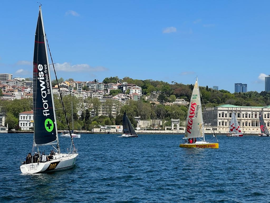 Her yıl boğazda görsel bir şölene dönüşen ’BAU Bosphorus Sailing Cup’, onlarca yelkenlinin katılımıyla start aldı. Yılın ilk boğaz yarışı olma ...