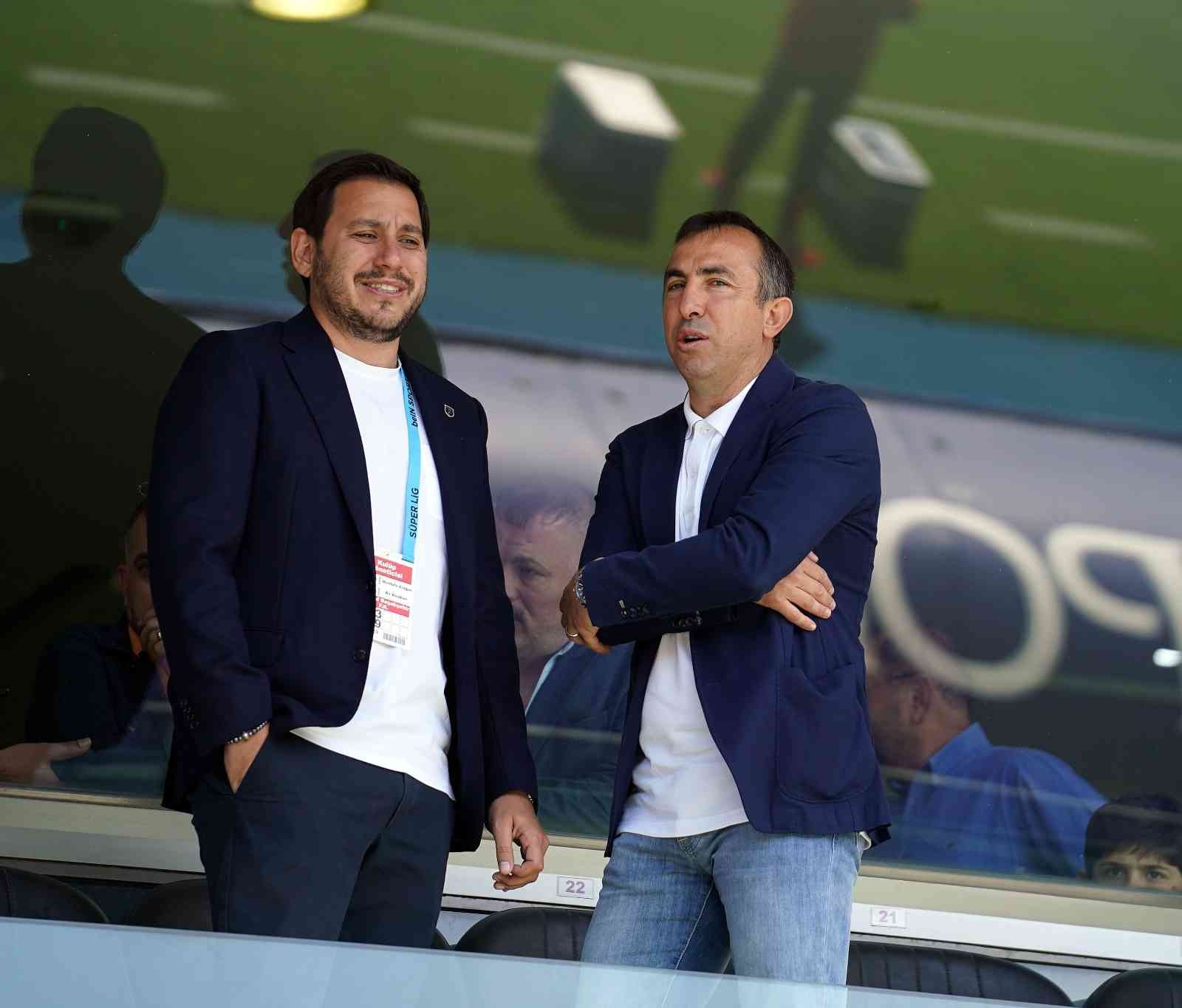 Rusya’nın CSKA Moskova takımında forma giyen Trabzonspor’un eski futbolcusu Yusuf Yazıcı, Medipol Başakşehir-Trabzonspor maçını protokol ...