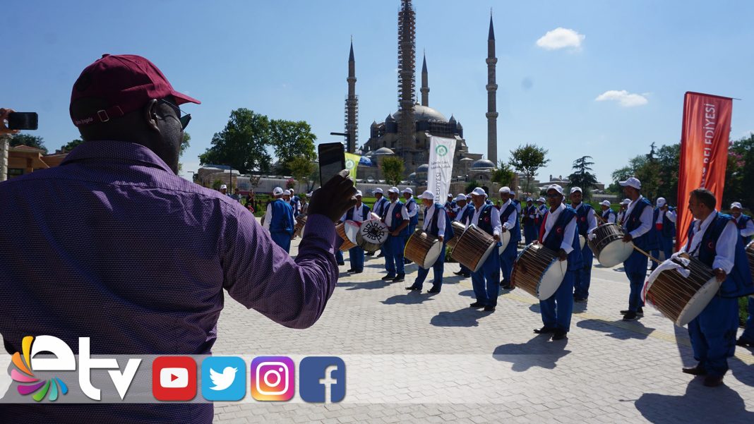 TURISTLERILGIDAVULZURNA