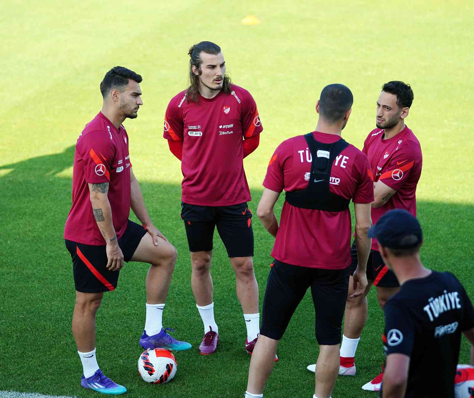 A Milli Futbol Takımı, UEFA Uluslar C Ligi 1. Grup’ta 4 Haziran Cumartesi günü Faroe Adaları ile oynayacağı maçın hazırlıklarını yaptığı ...