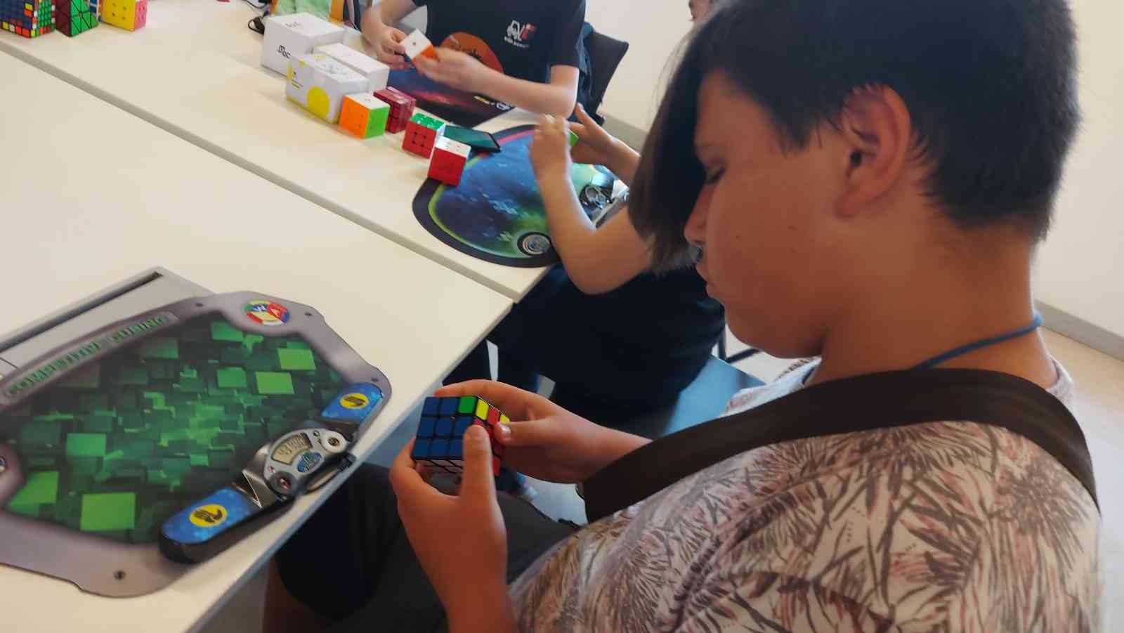 Balıkesir’in Ayvalık ilçesinde, Türkiye Zekâ Küpü Federasyonu tarafından düzenlenen “Ayvalık Open” etabı gerçekleştirildi. Ayvalık’ın Küçükköy ...