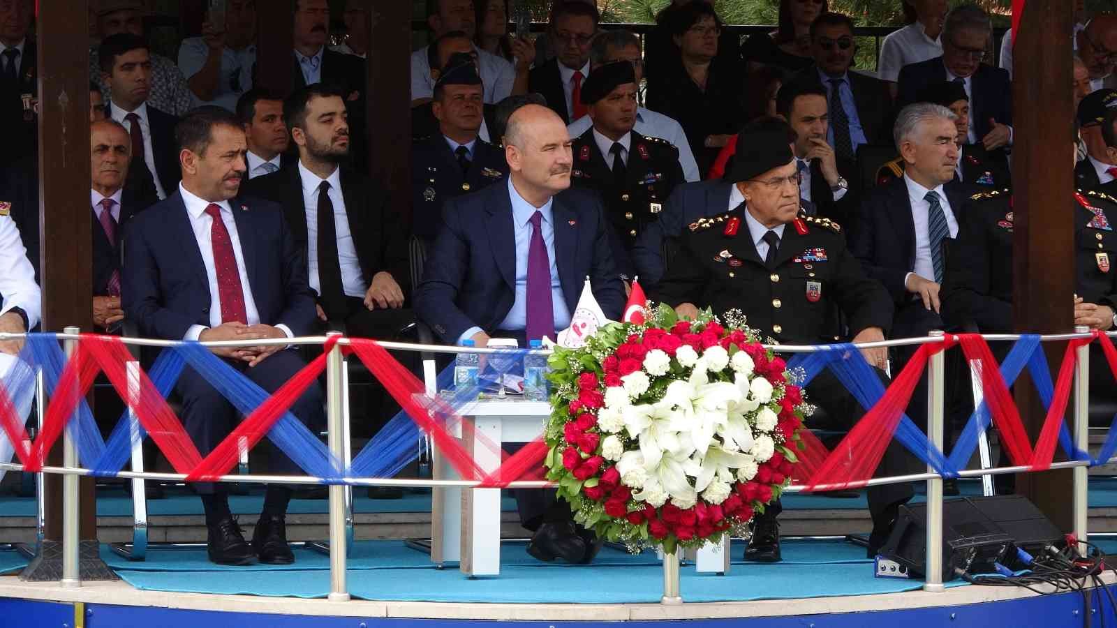 Çanakkale Jandarma Eğitim Merkez Komutanlığındaki 387. Dönem Meslek Sınıfı Yedek Subay Mezuniyet töreninde konuşan İçişleri Bakanı Süleyman Soylu ...