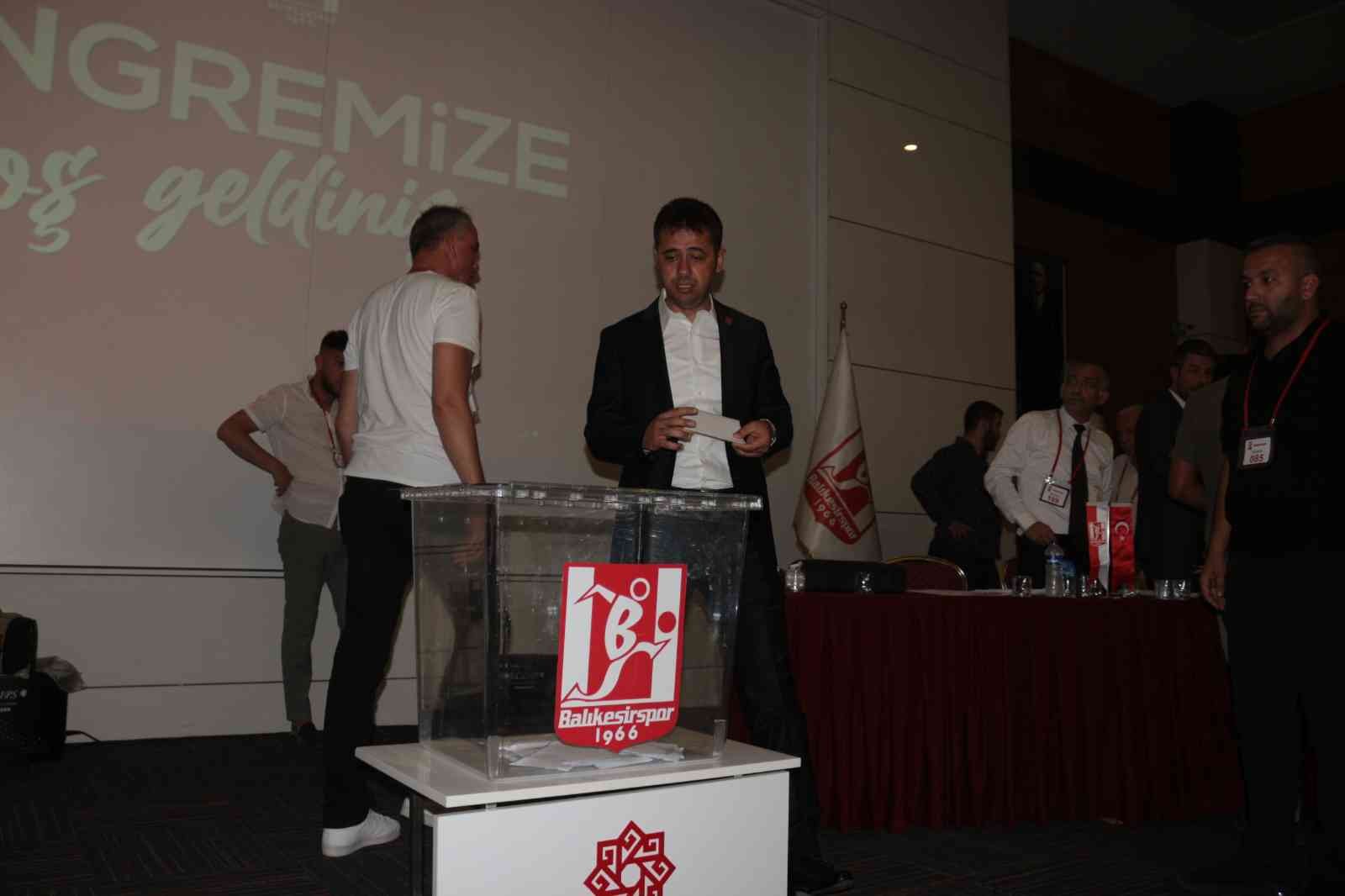 Spor Toto 1. Ligi’nde istediği sonuçları alamayarak 2. Lige düşen Balıkesirspor olağan genel kurulunu gerçekleştirdi. İki listenin yarıştığı ...