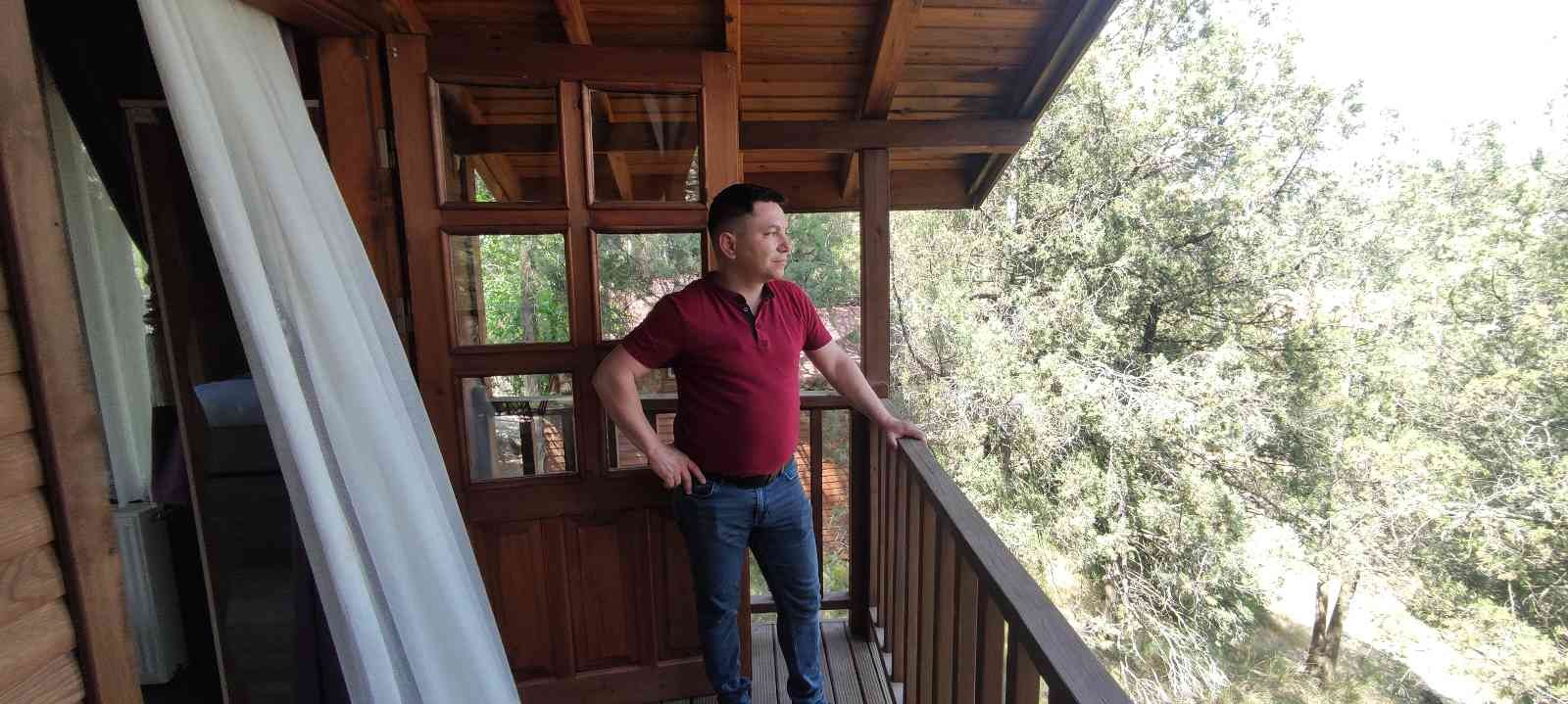 Bu yaz doğa tatilleri moda Bu yıl yüksek fiyattan dolayı Ege ve Akdeniz kıyılarına gidemeyenler doğa tatillerini tercih ediyor. Harmancık ilçesinde bulunan Bungalov evler ...